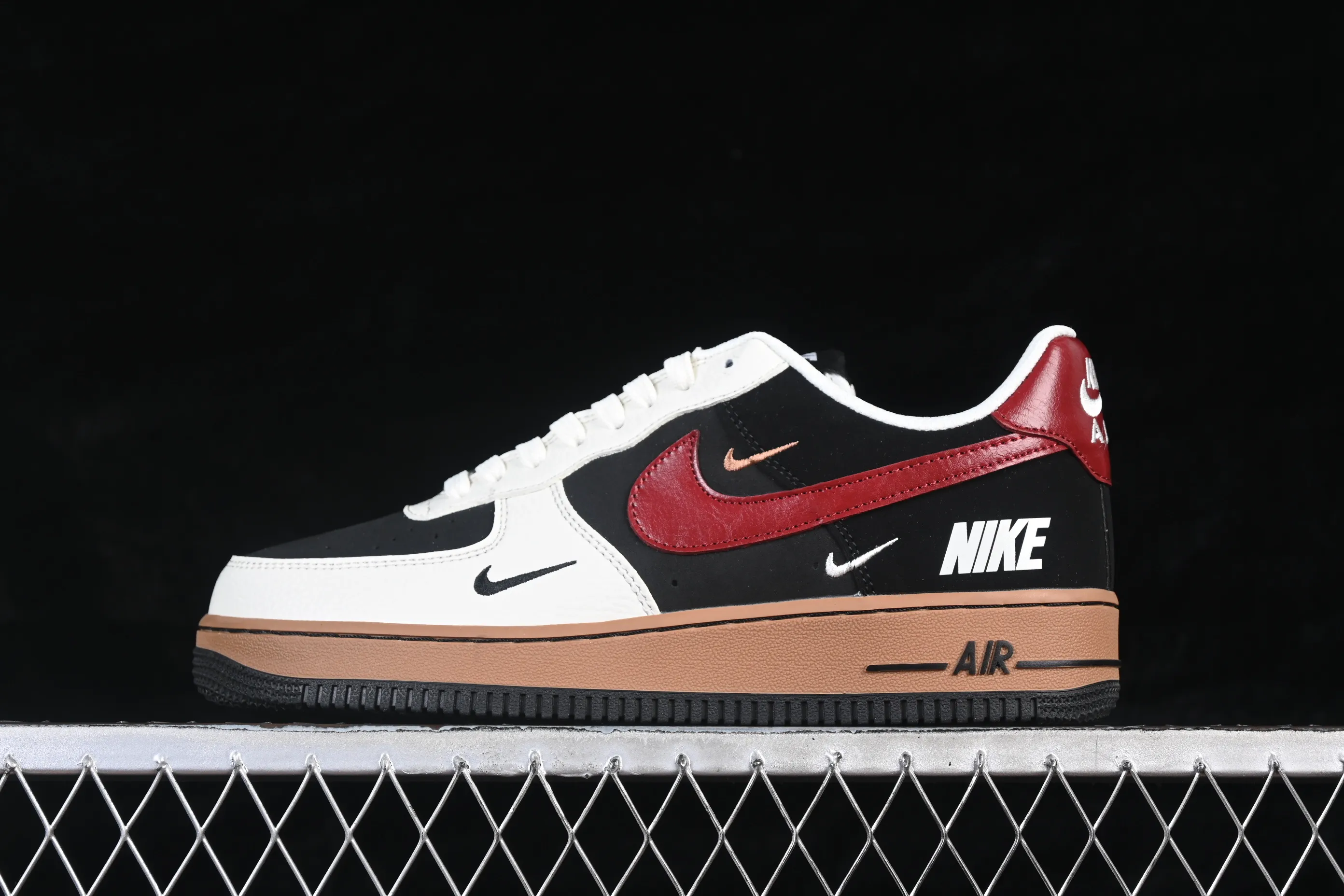 All categories Nk Air Force 1 Air Force series Nk Air Force 1 Low Air Force low-top Nike Air Force 1'07 Low White, red and black color splicing Air Force 1 low-top casual sneakers IM3378-122